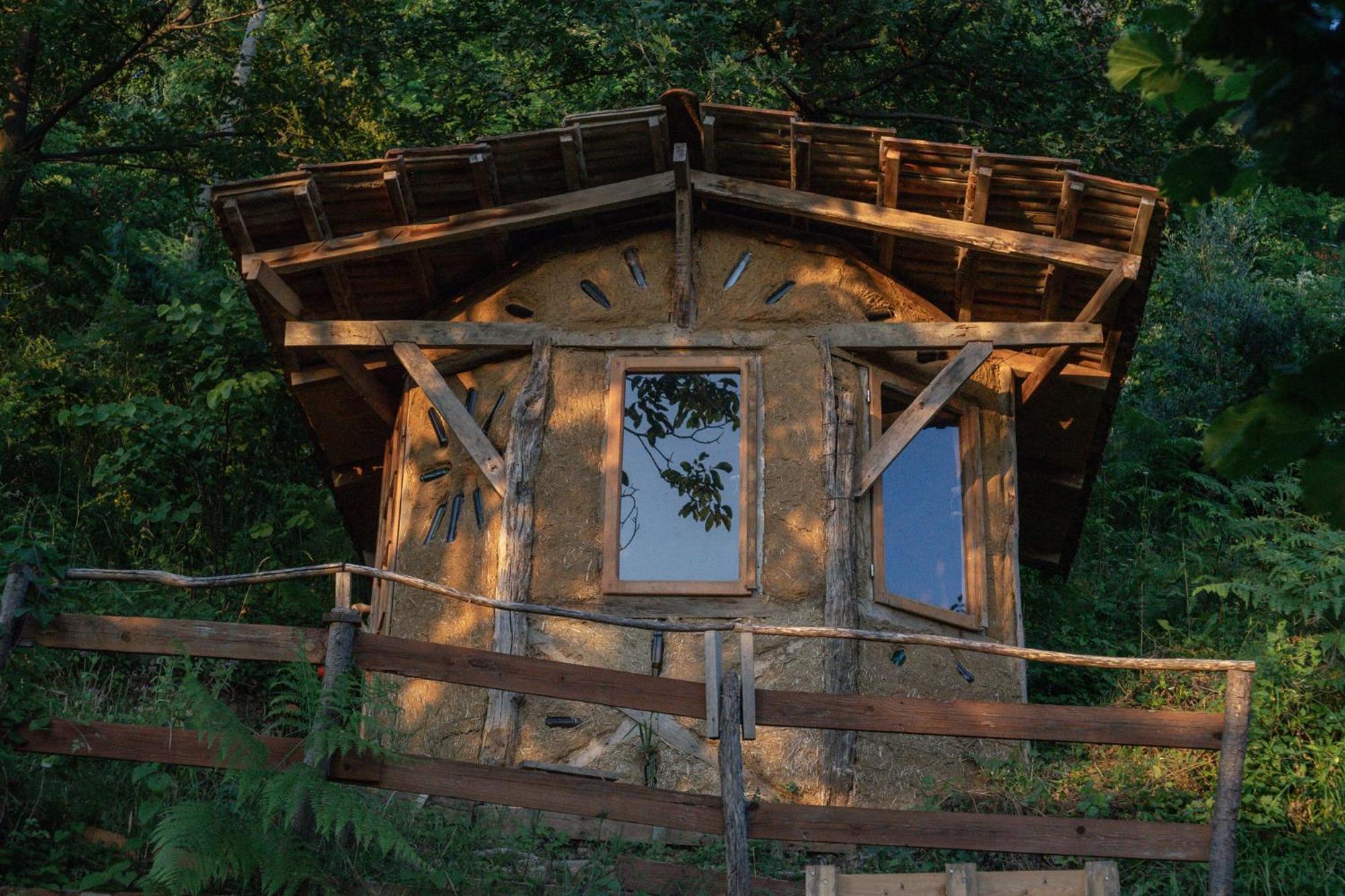 The House In The Village Pellumbas Eksteriør billede